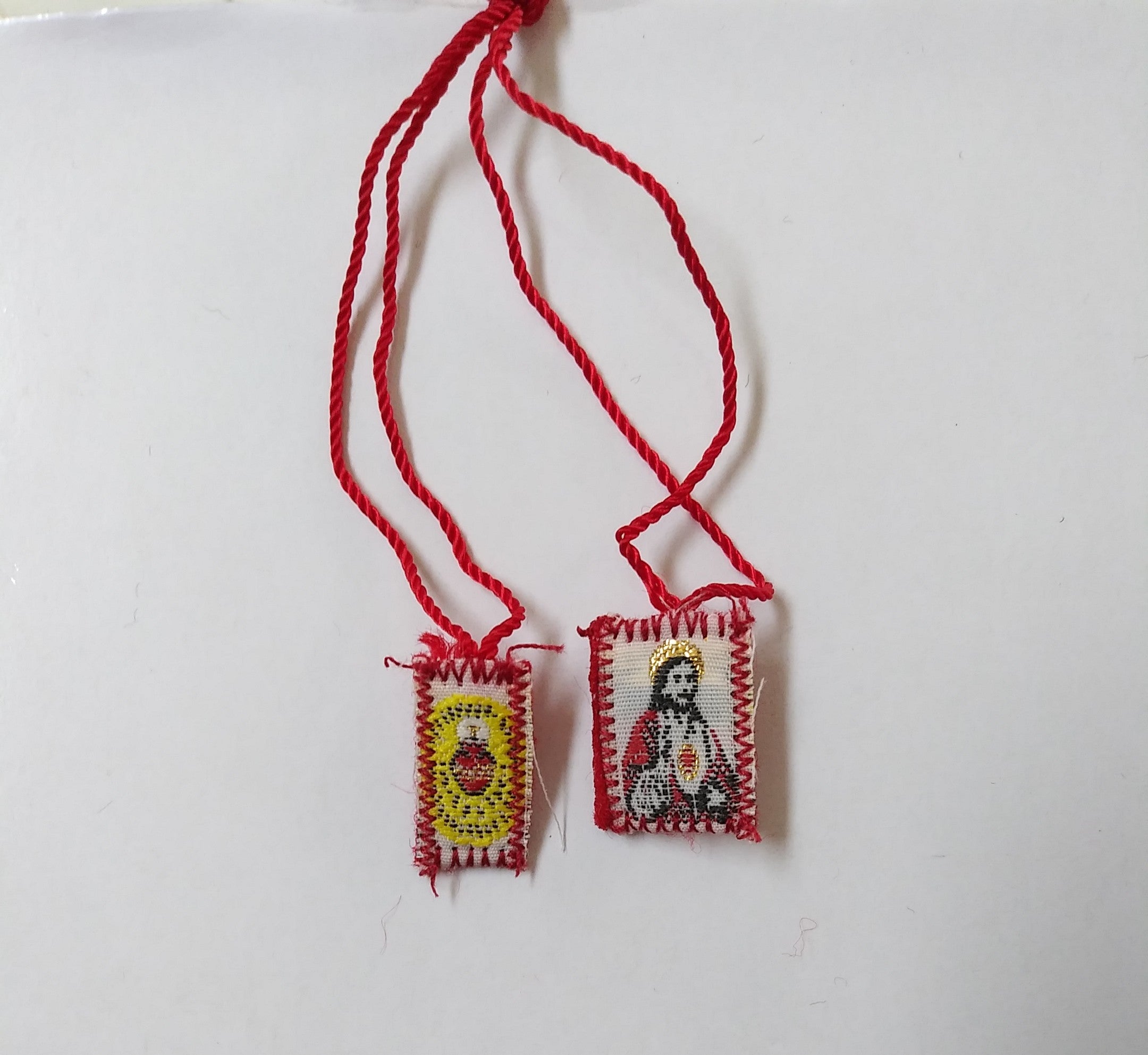 Red Scapulary - Sagrado Corazon Detente Mini
